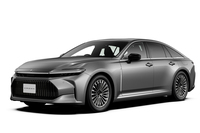 そもそも「クラウン セダン」のフロントマスクは、バンパーにサイドパネルにはない折れ目が入っていたりして、あまりサイドビューと連続性のあるデザインにはなっていない。