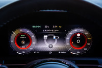 7インチサイズだった「ノート」に対して、「ノート オーラ」では12.3インチサイズに大型化された「アドバンスドドライブアシストディスプレイ」を全グレードに標準装備している。