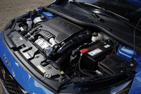 最高出力130PSを発生する「208 GTライン」の1.2リッターピュアテックエンジン。日本には同排気量の100PS仕様が導入される見込み。