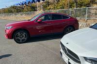 全長×全幅×全高=4720×1920×1600mmの「GLC220d 4MATICクーペ」は、シュッとしていてカッコいい。こういうクーペSUVは好みである。街なかでも目立ちそうな外板色は「パタゴニアレッド」と呼ばれる18万9000円の有償色。