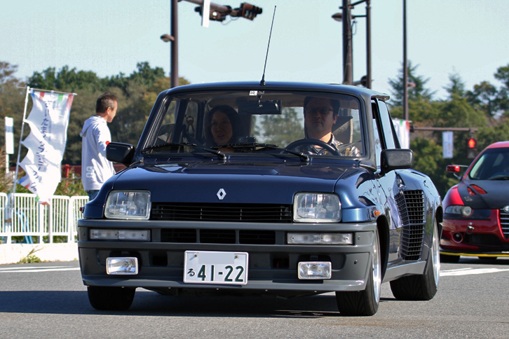 「ルノー5ターボ2」。ルノーの伝統(?)であるミドシップのオバケマシンのルーツ。