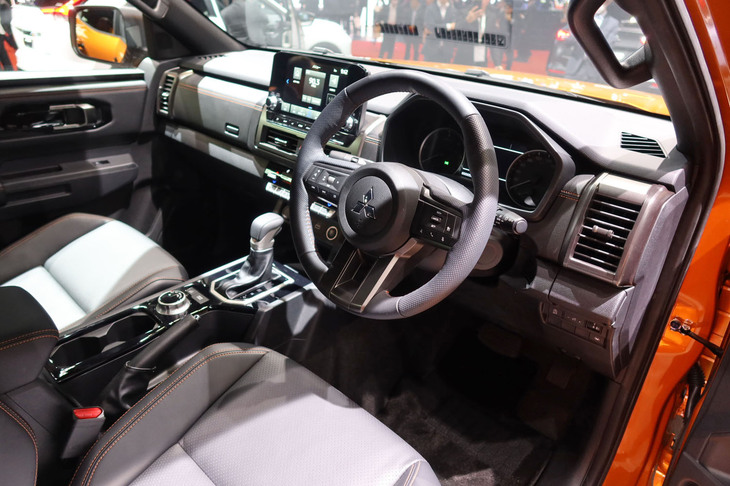 三菱トライトン