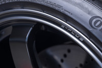 “強さ”も「TE37 SAGA S-plus Black Shadow」の特筆すべきポイントだ。その耐久性は、国が定める基準値の倍を優に超えている。