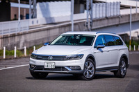 フォルクスワーゲンのステーションワゴン「パサートヴァリアント」をベースに、フルタイム4WD「4MOTION」や悪路走行を想定した専用のドライブモードなどを採用したクロスオーバーモデル「パサート オールトラック」。2018年10月31日に日本導入が開始された。