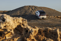 新型ではラダーフレームを刷新し、先代モデルよりも曲げ剛性が57%、ねじり剛性が40%アップしている。