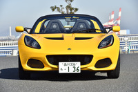 エアコン、オーディオなどを取り払ったことにより、車両重量は従来型比で15kg減の880kg(車検証記載値)を実現している。