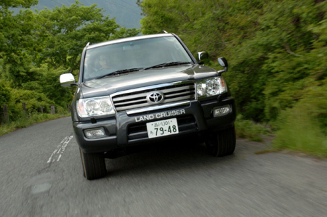 【スペック】全長×全幅×全高=4890(テスト車4965)×1940×テスト車1860(テスト車1890)mm/ホイールベース=2850mm/車重=2370(テスト車2440)kg/駆動方式=エンジン縦置きフルタイム4WD/4.7リッターV8 DOHC32バルブ(235ps/4800rpm、43.0mkg/3600rpm)/価格=445万2000円(テスト車=549万3600円)