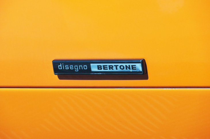 ランボルギーニ・カウンタック(ベルトーネのバッジ)