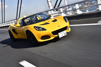ロータス各車の2018年モデルが日本でお披露目されたのは、2017年10月のこと。今回のテスト車はそのタイミングで導入された、お値段496万8000円の、「エリーゼ」のベーシックグレードだ。
