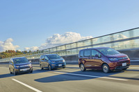 日本カー・オブ・ザ・イヤーの大賞に輝き、注目を集めるホンダのコンパクトミニバン「フリード」。「エアー」と「クロスター」はパワーユニットや駆動方式、座席配置など20種類ものラインナップがそろいます。このなかから4つの仕様を取り上げ、各モデルの違いや特徴について詳しくリポートしています。(photo:田村孝介)