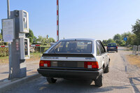 筆者が到着すると、彼らも駐車場に入場するところだった。