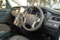 「アーバンギア」はインパネ装飾にバール杢を採用した。