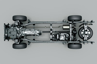 「GA-F」を除くと、トヨタが擁するラダーフレームは「ランドクルーザー“70”」のものと、「ハイラックス」などIMV向けのもの(写真)のみとなる。それでもよそのメーカーからしたら「マジかよ?」という充実ぶりだが……。