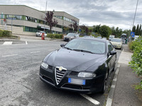 ベルトーネのデザインによる「アルファ・ロメオGT」。2006年登録の前期型ゆえ、車齢15年だ。