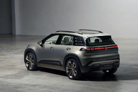 「ID.クロス コンセプト」のボディーサイズは全長×全幅×全高=4161×1839×1588mmで、ホイールベースは2601mm。外寸は車幅が少し広い以外は現行の「Tクロス」とほぼ同等である。