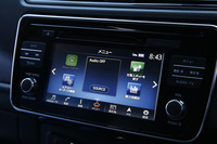 充電施設の場所は、ナビ画面で検索できる。日産によれば、2017年3月の時点で、急速充電器は全国に7108基、普通充電器は2万0727基設置されているとのこと。