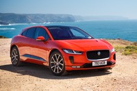 ジャガー初のピュアEV「Iペース」は、2018年3月のジュネーブモーターショーでデビュー。国内では同年9月に受注がスタートした。