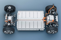 「ID.4」の電動パワートレイン。日本仕様のID.4はRWDだが、本国仕様には4WDもある。またフォルクスワーゲンでは新型車「ID.2 all」にはFWDを採用。クルマの特性に合わせて駆動方式を使い分けている。