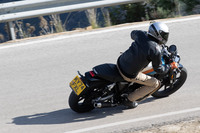 ツブの大きな鼓動感と蹴り出しの強さは、大排気量の2気筒エンジンならでは。トルクは全回転域にわたって力強く、レスポンスも良好だ。