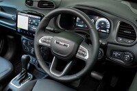 ジープ・レネゲード アルティチュードeハイブリッド(FF/7AT)【試乗記】の画像