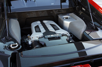 アウディR8(4WD/2ペダル6MT)【海外試乗記】の画像