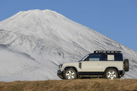 この試乗車のボディーカラーは「フジホワイト」。そのため今回は富士山の写真多めでお届けする。