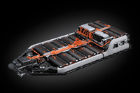 「レクサスUX300e」のバッテリーパック。EVには大量の駆動用バッテリーが不可欠であり、いかにしてそれを調達するかは、各完成車メーカーに共通する課題となっている。