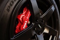 TOM'Sとブレンボが共同開発したキャリパーキット。高められた「TOM'S GRヤリス」の運動性能・動力性能に応えるべく、高い制動力とコントロール性を発揮する。