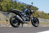 ハスクバーナ・ヴィットピレン401(6MT)/KTM 390デューク(6MT)/ハスクバーナ・スヴァルトピレン250(6MT)/トライアンフ・スピード400(6MT)【試乗記】の画像