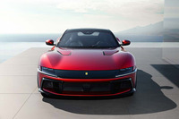 フロントまわりのデザインは、往年の名車「365GTB4デイトナ」をほうふつとさせる。