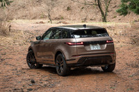 この試乗車のボディーカラーは新規設定色の「コリンシアンブロンズ」。「アロイオスグレー」「トライベッカブルー」とともに追加された。