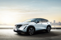 約48万台の国内販売台を誇る日産もホンダと同じくSUVのラインナップは少ない。日本で販売されるのは「キックス」「エクストレイル」「アリア」(写真)の3モデルのみ。ちなみに北米では日産ブランドで6モデル、インフィニティブランドで3モデルをラインナップしている。