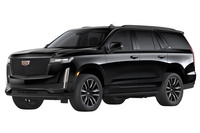 「キャデラック・エスカレード スポーツ」の価格は1800万円へと上昇。ただし全長5400mmのV8エンジン搭載車と考えると意外に安く感じられる。