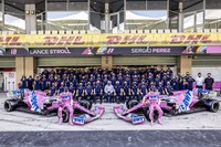 2020年のダークホース、レーシングポイント。王者メルセデスの前年度のマシンをまるでコピーしたかのような「RP20」をデビューさせ物議を醸した。外見上のインパクトもさることながら、コース上での速さも持ち合わせており、ポール1回、優勝1回、表彰台は4回を数えた。最終戦でマクラーレンに逆転され惜しくもコンストラクターズランキング4位(195点)で終わるも、昨季の7位(73点)からは大躍進を遂げた。来季はアストンマーティンに名前を変え、セルジオ・ペレスに代わりセバスチャン・ベッテルがステアリングを握ることになる。(Photo=Racing Point)