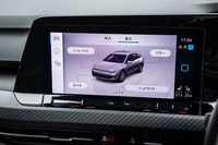 インフォテインメントシステム“Discover Pro”に表示された車外装備の設定画面。10インチサイズのタッチパネルを用いて、センターロッキングシステムやキーロックと連動させるドアミラーの格納、コンフォートライトの点灯時間などを簡単に設定できる。