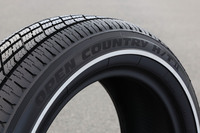 「オープンカントリーH/T II」は、SUV向けとしてラインナップされるオープンカントリーシリーズの新製品。「街乗り用としての静粛性と、良好な転がり抵抗性能を兼ね備えたハイウェイテレインタイヤ」と紹介される。