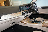 内装を日本の伝統技術で仕立てた「BMW X7」の限定車発売の画像