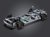 フロアやサスペンション取り付け部にはブレースを追加。ボディーの向上が図られた。