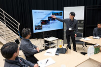 試乗会で行われた技術説明の様子。「操縦安定性/乗り心地」「安全/先進運転支援システム/ヒューマン・マシン・インターフェイス」「走り/NVH(騒音・振動・ハーシュネス)」の各項目ごとに、エンジニアが直接説明を行った。
