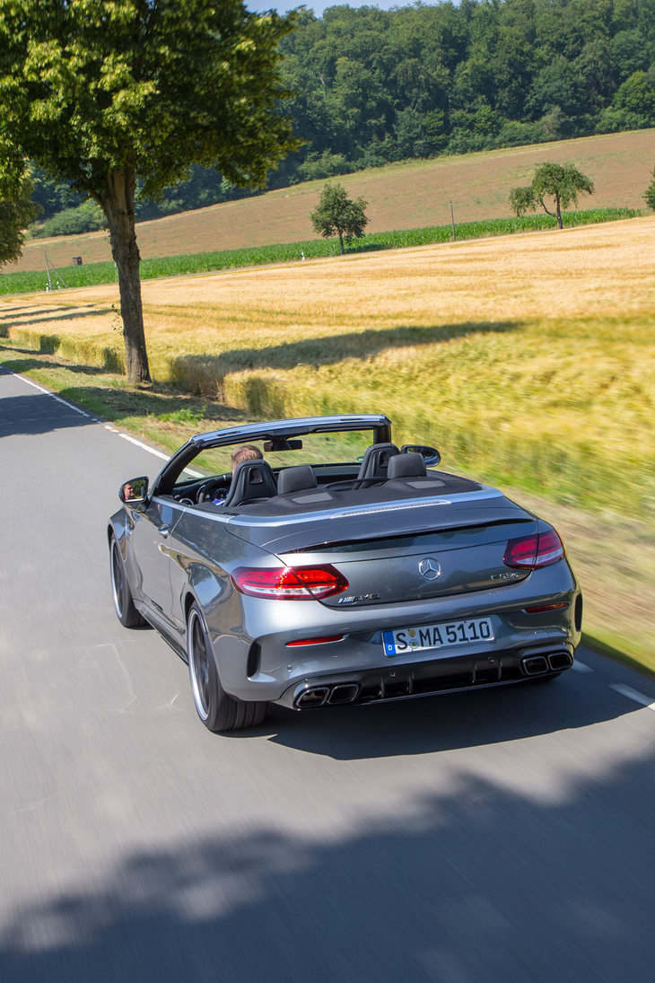 他の「Cクラス」と同様に、日本では2018年7月に発表された「C63」シリーズ。同年9月より、順次納車が開始される予定となっている。