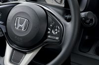 運転支援システムはホンダの軽乗用車の中でも最新のものを採用。ACCは渋滞追従機能付きとなる。