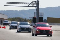 今回の改良では、気筒ごとに混合気の状態を予測し理想的な燃焼を実現する技術を磨きつつ、アクセルペダルの踏み方でドライバーの意図を予測する「出力コントロール」の向上が図られている。