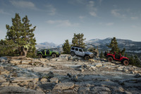 ルビコントレイルを行く新型「ラングラー」の隊列。メディア一行が分乗した全17台は、1台もスタックすることなく、約22マイルの行程を走破した。