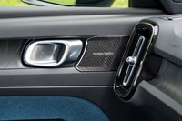 harman/kardonのプレミアムオーディオシステム(600W・13スピーカー)は4WDモデルのみに搭載される。