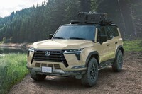 本格オフローダーとしての機能とデザイン性を高めた“OVERTRAIL”グレードも設定される。写真のボディーカラーは新色「ムーンデザート」。