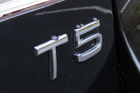 折戸青年の購入した「V70 T5 SE」は、最高出力245psの2リッターターボエンジンを積んだ中間グレード。後期型V70の中では、明らかに少数派だ。