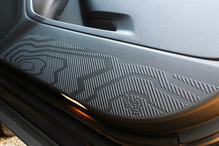 スバル・フォレスター スポーツEX(フロントドアトリム)