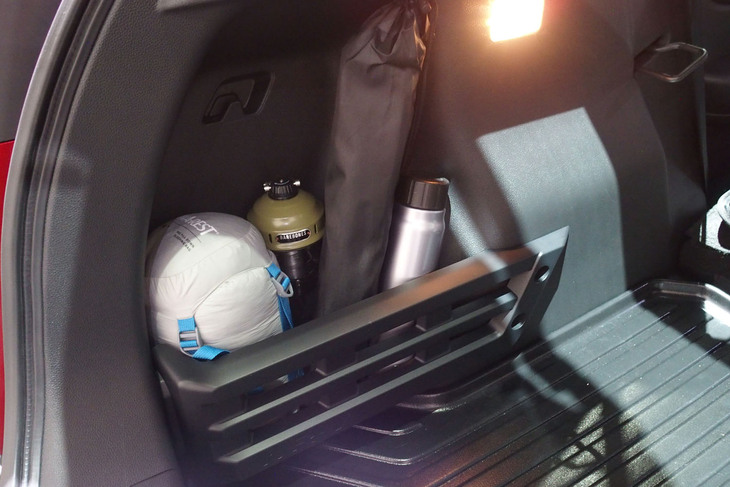 ホンダWR-V純正アクセサリー装着車(ストレージボード)