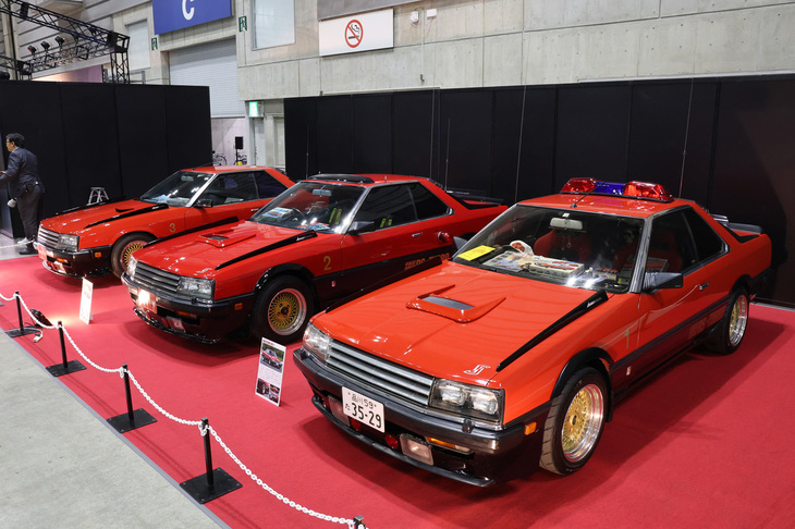 これまた特別展示車両。1980年代の人気TVドラマ『西部警察』に劇中車として登場する「日産スカイライン ハードトップ2000RSターボ(DR30)」のレプリカ群。