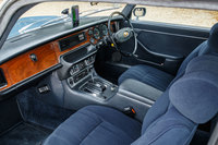 1973年式「XJ」(シリーズ2)のインテリア(写真は他の試乗車のもの)。